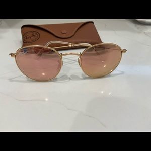 Women’s Ray-Ban sunglasses